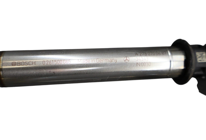 Load image into Gallery viewer, 12-18 Mercedes CLS550 W218 Right Side Fuel Injection Rail Line w/ Injectors Oem
