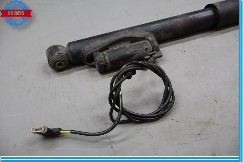 Load image into Gallery viewer, 06-11 Mercedes W219 CLS550 Rear Left or Right Strut Shock Absorber Oem
