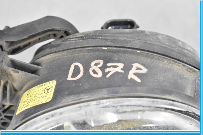 Load image into Gallery viewer, 06-09 Mercedes CLS550 W219 Front Right Side Foglight Fog Light Lamp Oem
