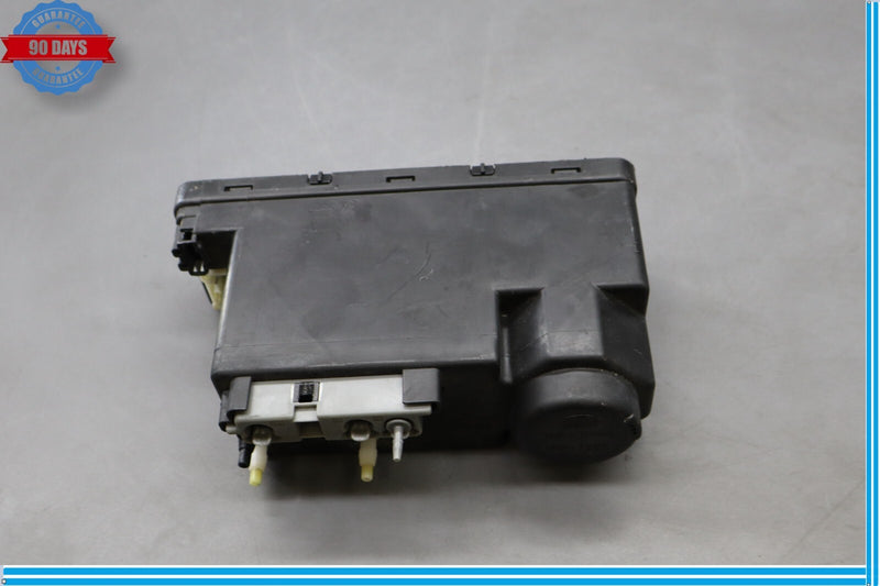 Load image into Gallery viewer, 98-02 Mercedes  R129 SL500 Central Door Locking Vacuum Pump 1298001748 Oem
