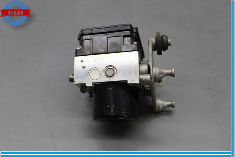 Load image into Gallery viewer, 12-15 Mercedes W204 C250 ABS Anti Brake Pump Control Module Unit 1729011102 Oem
