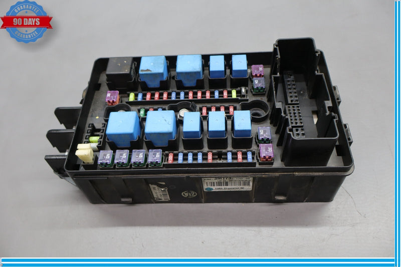 Load image into Gallery viewer, 12-16 Hyundai Genesis Equus Main Engine Fuse Box Junction Relay 91950-3M173 Oem
