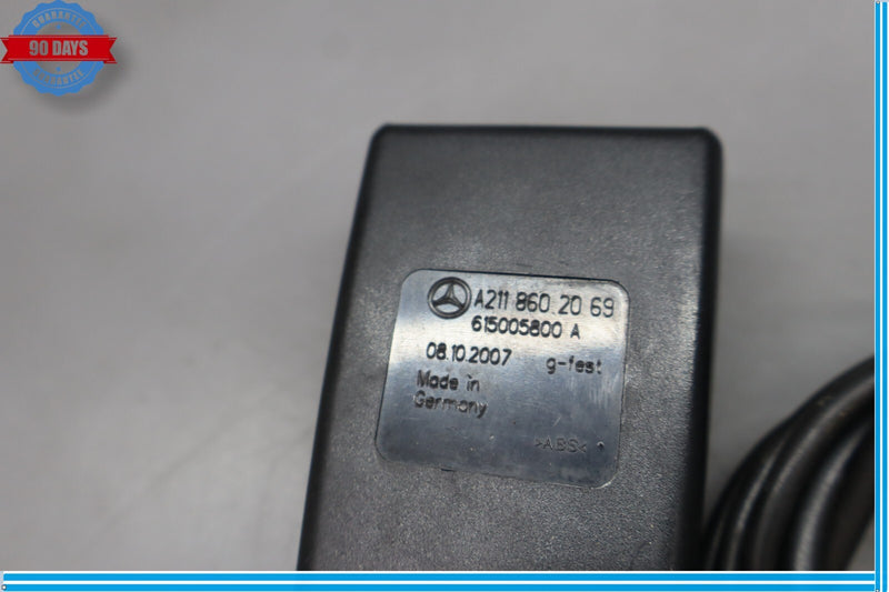 Load image into Gallery viewer, 07-09 Mercedes CLS550 W219 Front Right Side Seat Belt Buckle Black Oem
