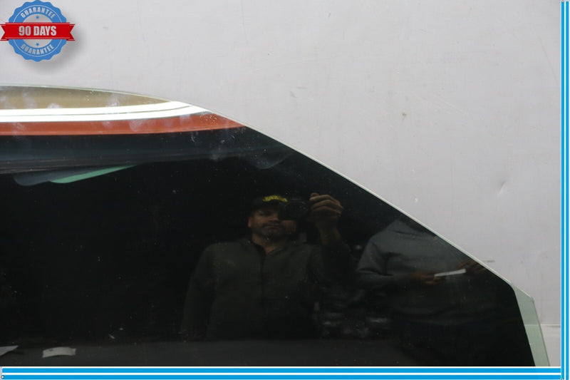 Load image into Gallery viewer, 01-06 Lexus LS430 Front Right Passenger Side Door WIndow Auto Glass Oem
