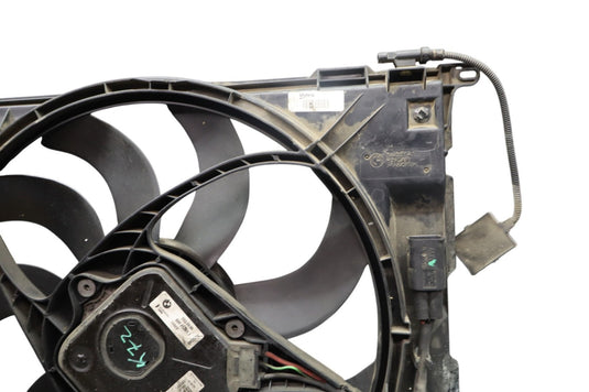 12-18 BMW 320i 328i F30 Front Radiator Cooling Fan Shroud Assembly 7640511 Oem