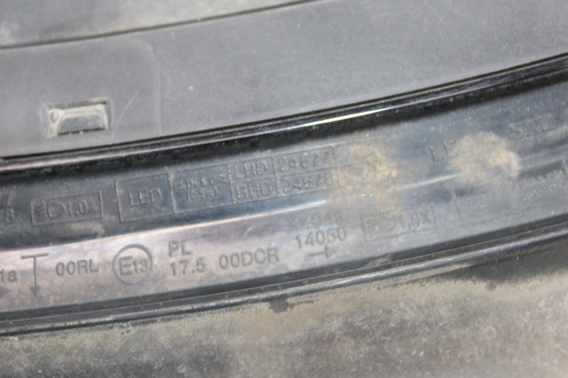 Load image into Gallery viewer, 15-16 Hyundai Genesis Left Driver Side Xenon HID Headlight Lamp 92101B1170 Oem
