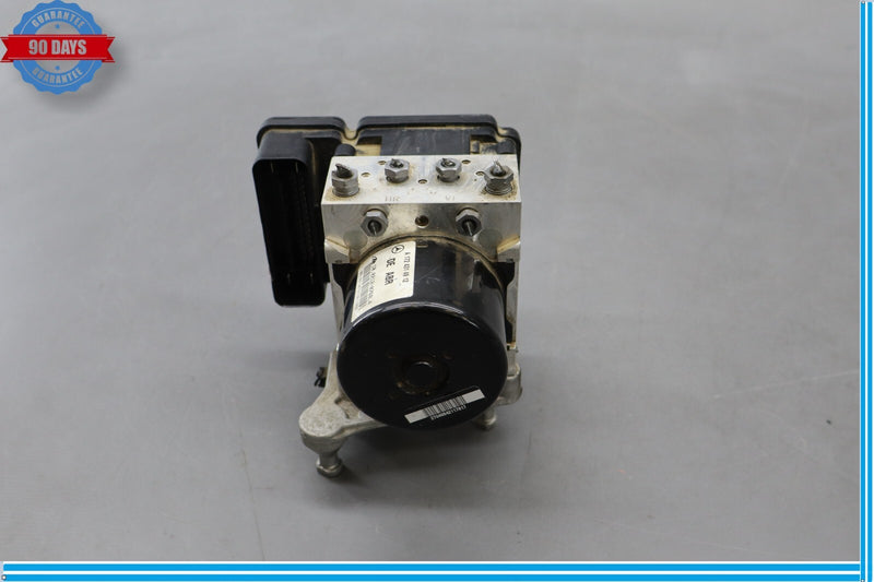 Load image into Gallery viewer, 12-15 Mercedes W204 C250 ABS Anti Brake Pump Control Module Unit 1729011102 Oem
