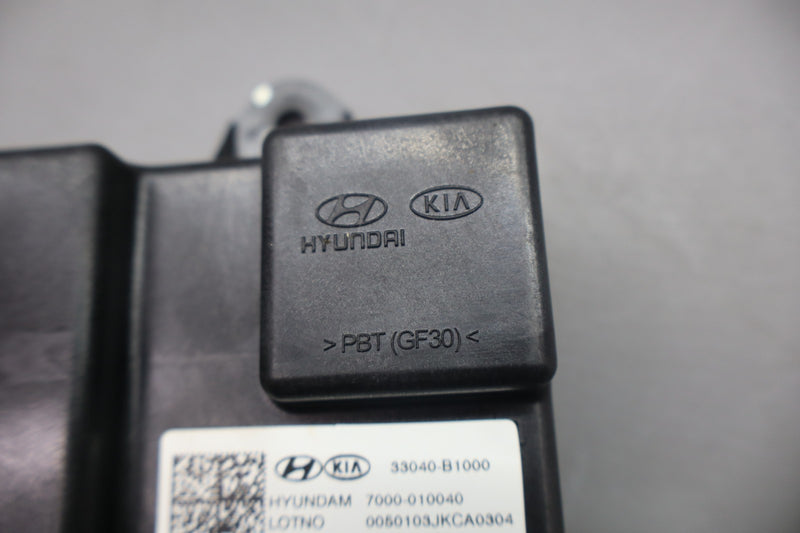 Load image into Gallery viewer, 15-20 Hyundai Genesis G80 Fuel Pump Control Module Unit 33040B1000 Oem
