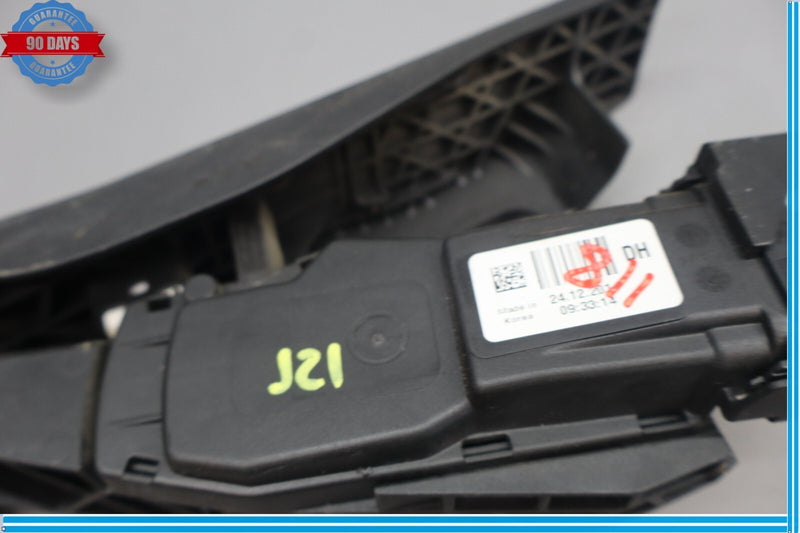 Load image into Gallery viewer, 15-23 Hyundai Genesis Engine Gas Acceleration Accelerator Pedal Assembly Oem
