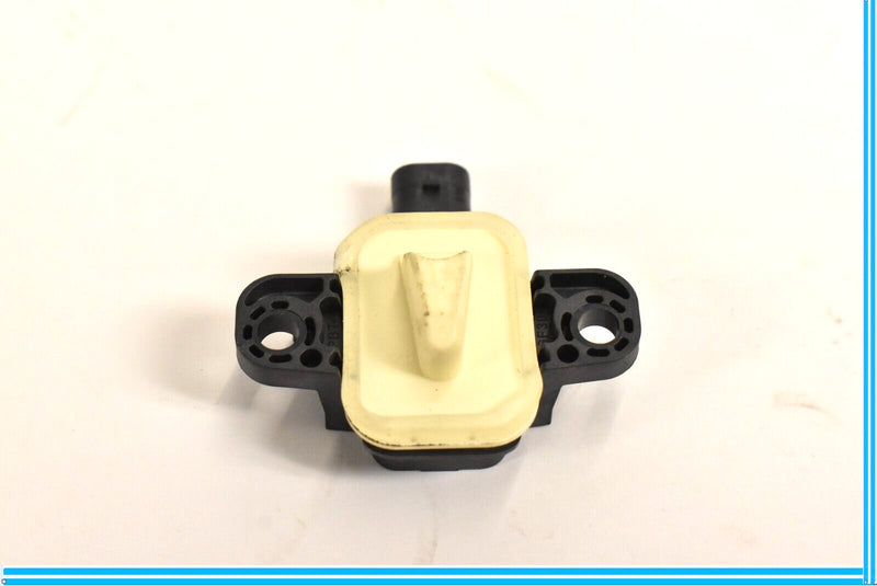 Load image into Gallery viewer, 14-19 Mercedes CLA250 CLA45 C117 Impact Crash Sensor 1668210351 Oem
