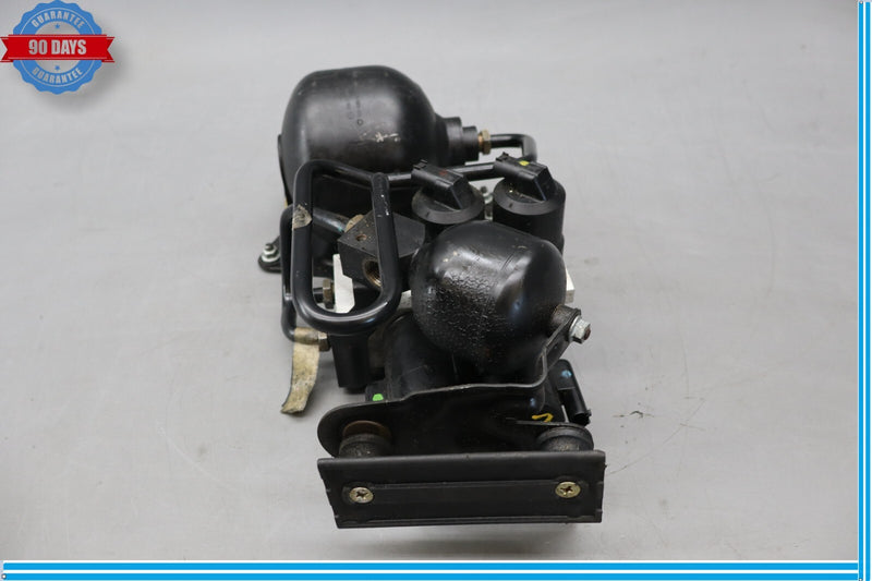 Load image into Gallery viewer, 03-06 Mercedes SL500 SL600 Rear Hydraulic Suspension Valve Block Oem
