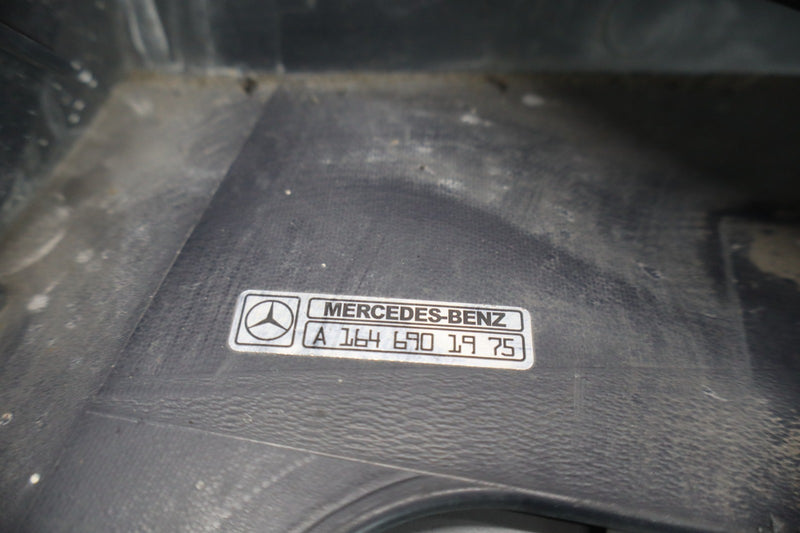 Load image into Gallery viewer, 07-12 Mercedes  GL450 GL550 Left Driver Side Running Board A1646901975 Oem
