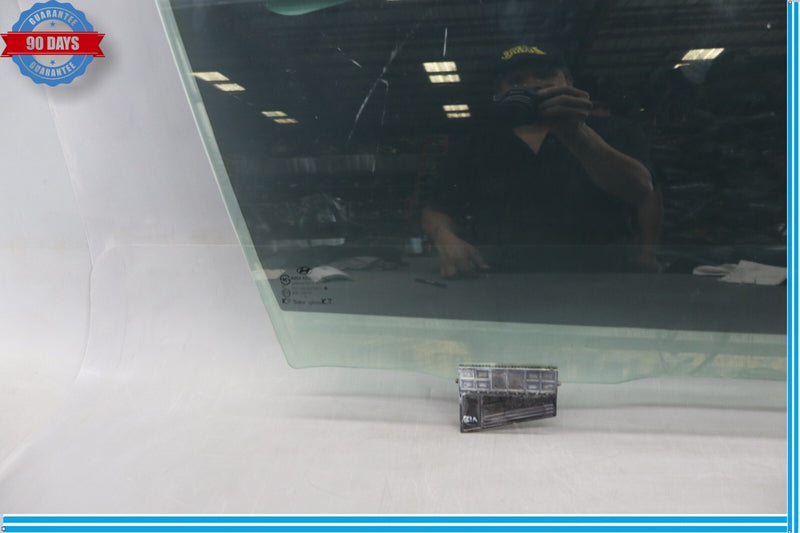 Load image into Gallery viewer, 11-16 Hyundai Equus Front Right Passenger Side Door Window Glass Oem
