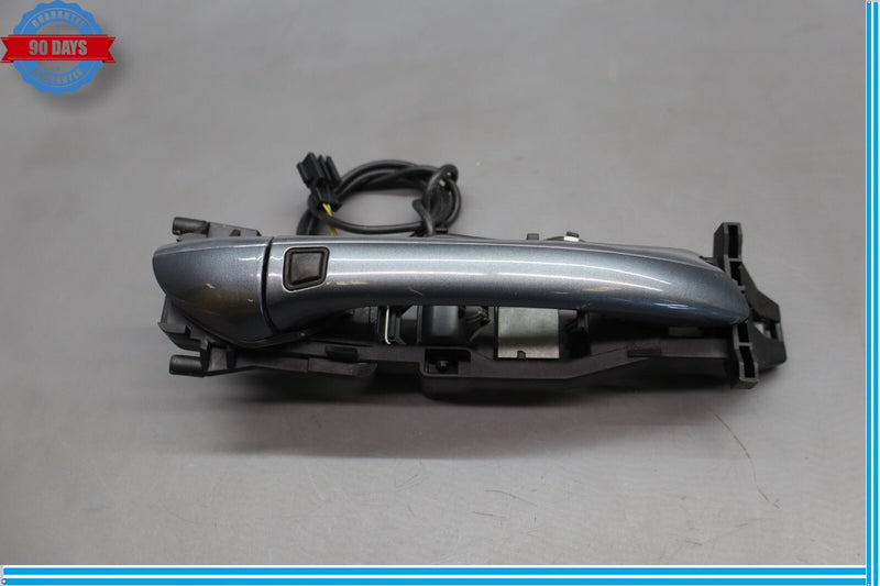 Load image into Gallery viewer, 06-11 Mercedes W219 CLS550 CLS55 Front Right Exterior Door Handle Keyless Go Oem
