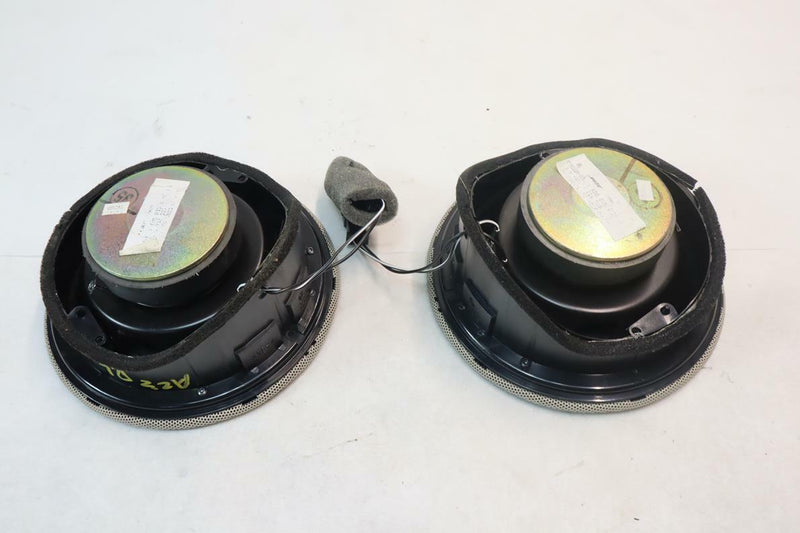 Load image into Gallery viewer, REAR TRAY SPEAKER PAIR 1999 Audi A8 R225343
