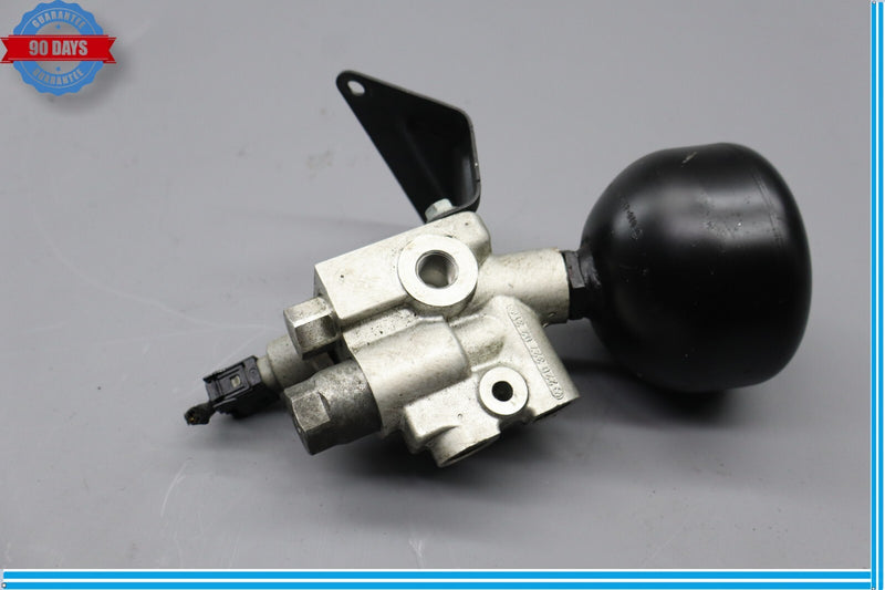 Load image into Gallery viewer, 00-06 Mercedes R230 SL500 Pressure Relief Valve ABC Hydraulic Suspension Oem
