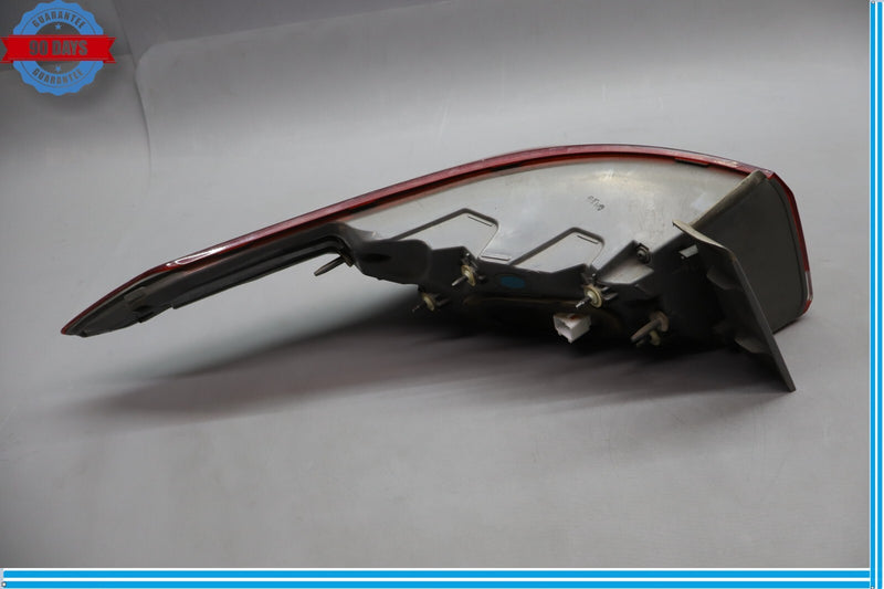 Load image into Gallery viewer, 15-17 Hyundai Genesis G80 Rear Right Side Outer Tail Light Lamp Assembly Oem
