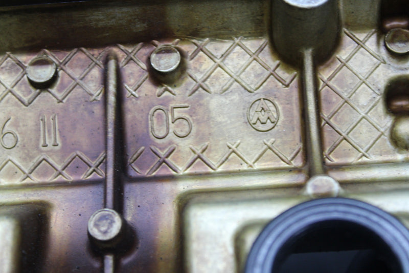 Load image into Gallery viewer, 96-99 Mercedes R129 SL500 5.0L Right Passenger Side Engine Motor Valve Cover Oem
