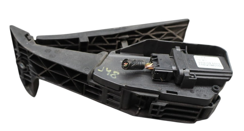 Load image into Gallery viewer, 11-16 Hyundai Equus Front Accelerator Throttle Gas Pedal Black Oem
