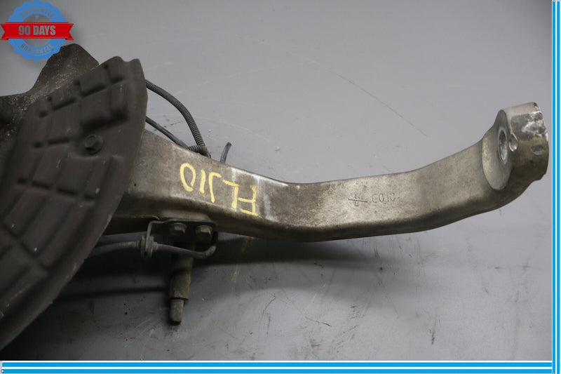 Load image into Gallery viewer, 14-17 Maserati Ghibli M157 Rear Left Driver Side Spindle Knuckle Hub Oem
