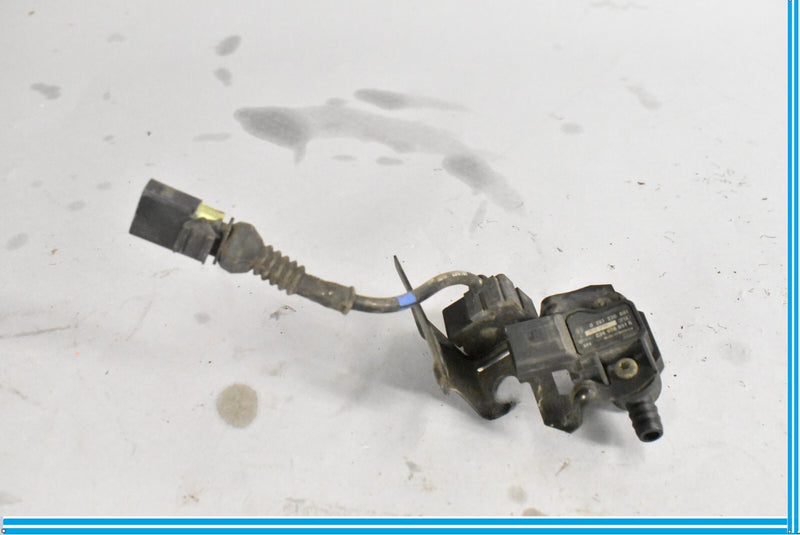Load image into Gallery viewer, 04-12 Bentley Continental Accelerator Acceleration Sensor 3W0616576 Oem
