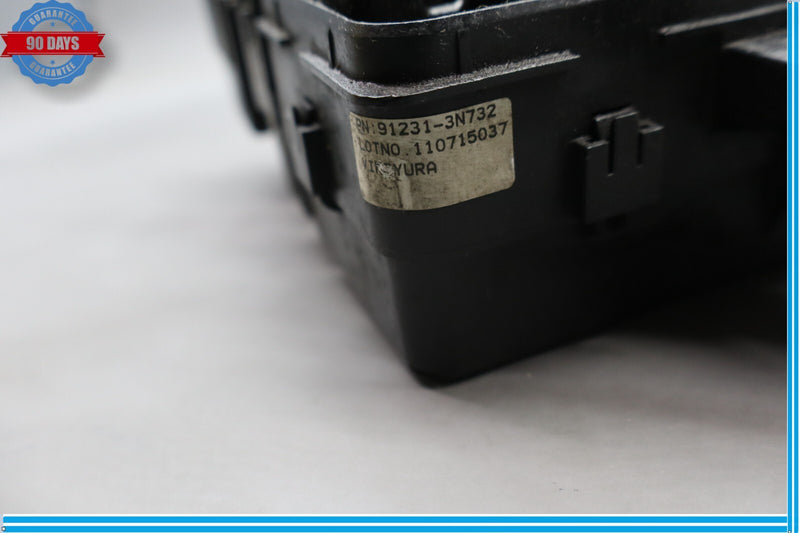 Load image into Gallery viewer, 09-12 Hyundai Genesis Equus Fusebox Fuse Box Relay Module 91940-3M170 Oem
