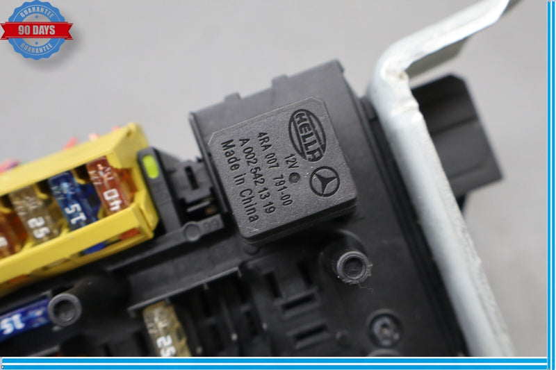 Load image into Gallery viewer, 10-18 Mercedes W218 CLS550 E350 E400 Rear SAM Fuse Box Relay Control Oem
