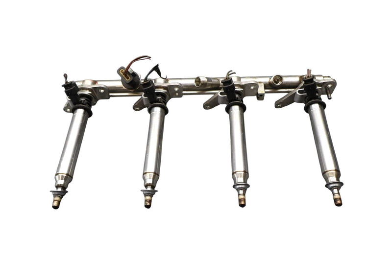 Load image into Gallery viewer, 12-18 Mercedes CLS550 W218 Right Side Fuel Injection Rail Line w/ Injectors Oem
