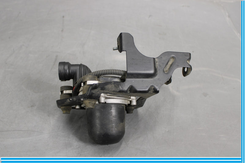 Load image into Gallery viewer, 07-13 BMW 335i 328i Secondary Air Smog Pump W/ Bracket Oem
