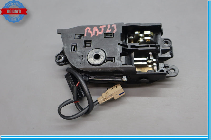 Load image into Gallery viewer, 11-13 Hyundai Equus Rear Right Passenger Side Inner Door Handle Oem
