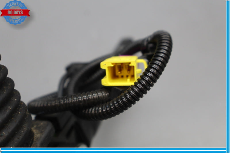 Load image into Gallery viewer, 11-16 Hyundai Equus Front Left Driver Side Seat Belt 888313N50 Oem
