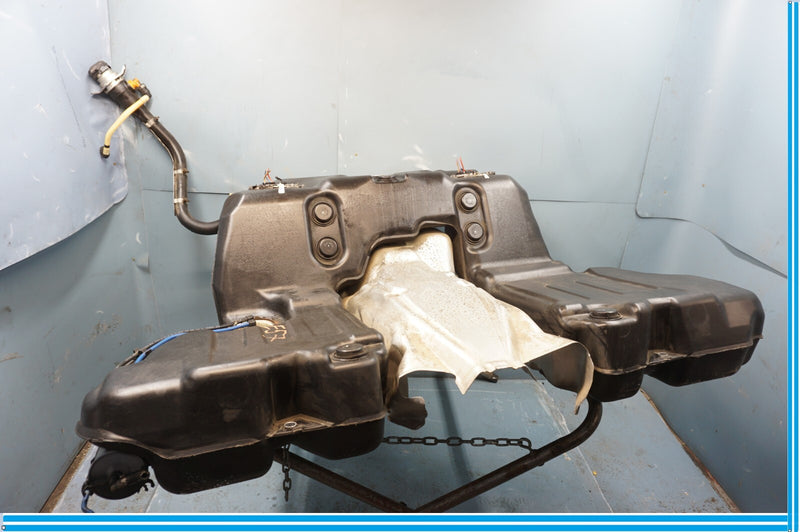 Load image into Gallery viewer, 2008 Bentley Continental Awd Fuel Gas Tank Reservoir W/ Filler Neck Oem
