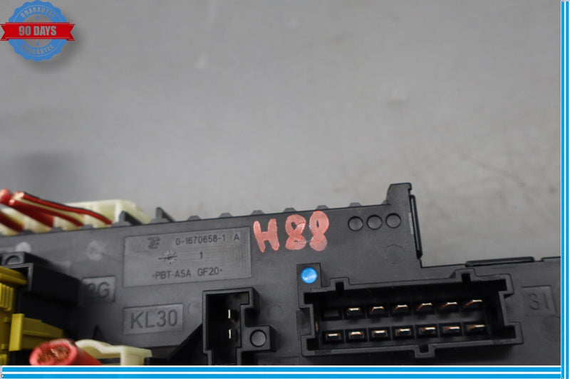 Load image into Gallery viewer, 10-18 Mercedes W218 CLS550 E350 E400 Rear SAM Fuse Box Relay Control Oem
