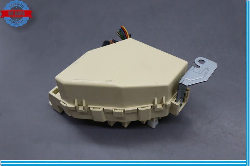 Load image into Gallery viewer, 11-13 Hyundai Equus SIG Left Dash Interior Cabin Fuse Box Relay Junction Oem
