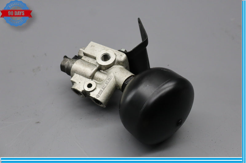 Load image into Gallery viewer, 00-06 Mercedes R230 SL500 Pressure Relief Valve ABC Hydraulic Suspension Oem
