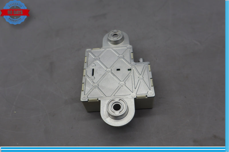 Load image into Gallery viewer, 08-18 BMW 528i 535i F10 Rear Antenna Backup Control Module Unit 6935024 Oem
