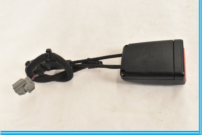 Load image into Gallery viewer, 2014 - 2021 MASERATI GHIBLI FRONT RIGHT SEAT BELT SEATBELT BUCKLE OEM 670016904
