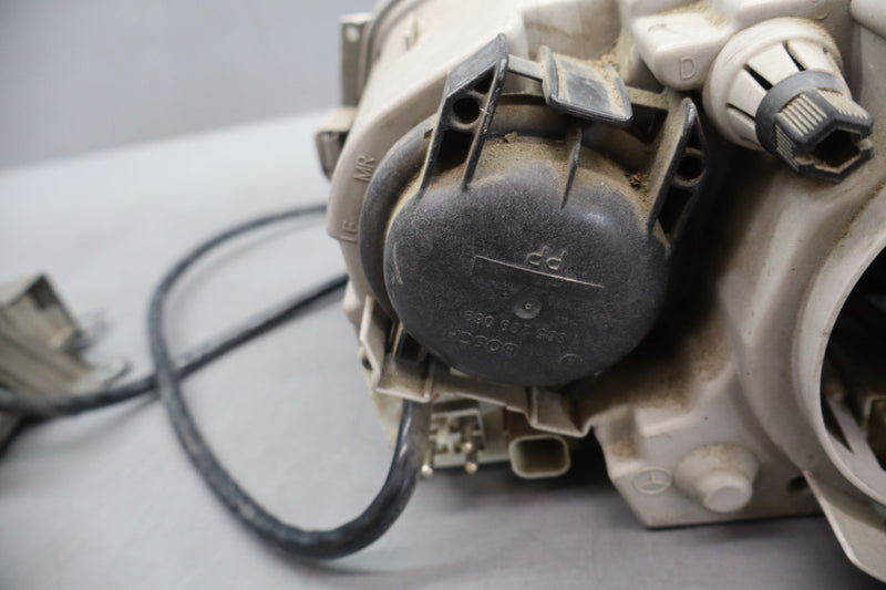 Load image into Gallery viewer, 90-95 Mercedes R129 320SL SL500 Front Right Side Headlamp Light Lamp *DAMAGED*
