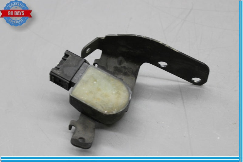 Load image into Gallery viewer, 07-09 Jaguar XKR XK X150 Front Right Passenger Side Height Sensor w/ Bracket Oem
