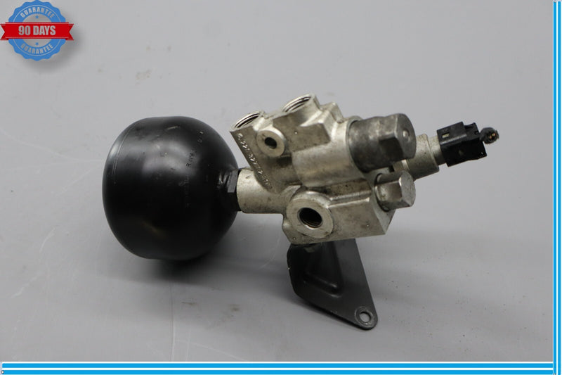 Load image into Gallery viewer, 00-06 Mercedes R230 SL500 Pressure Relief Valve ABC Hydraulic Suspension Oem
