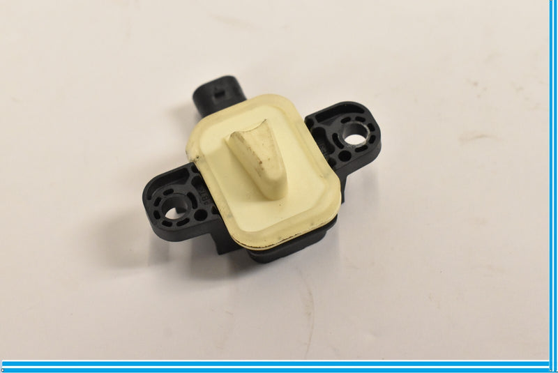 Load image into Gallery viewer, 14-19 Mercedes CLA250 CLA45 C117 Impact Crash Sensor 1668210351 Oem
