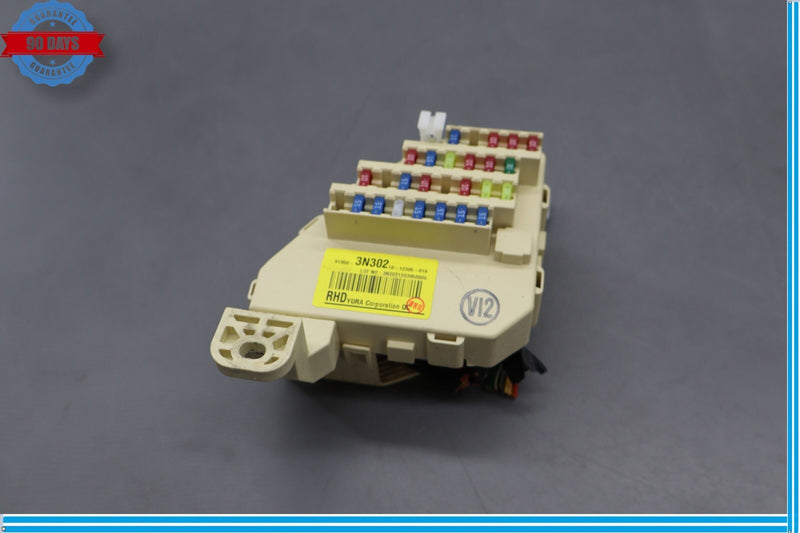 Load image into Gallery viewer, 11-13 Hyundai Equus SIG Left Dash Interior Cabin Fuse Box Relay Junction Oem
