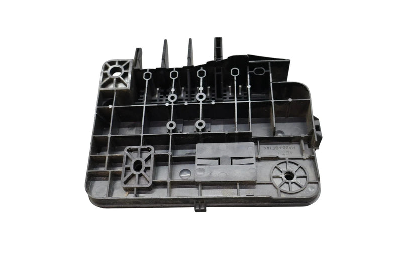 Load image into Gallery viewer, 09-16 Hyundai Equus Genesis Battery Terminal Junction Fuse Box 919403M260 OEM
