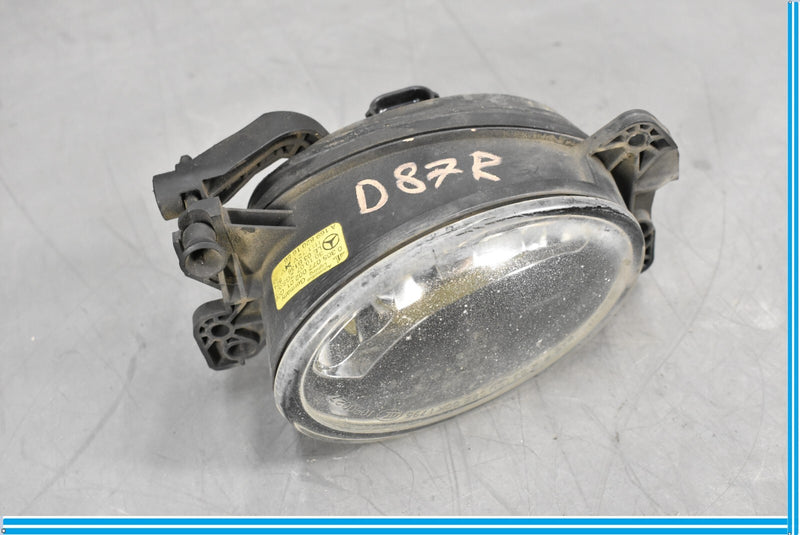 Load image into Gallery viewer, 06-09 Mercedes CLS550 W219 Front Right Side Foglight Fog Light Lamp Oem
