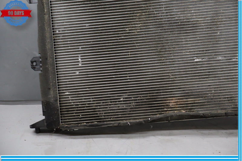 Load image into Gallery viewer, 11-14 Hyundai Equus Signature Engine Motor Water Cooling Radiator Oem

