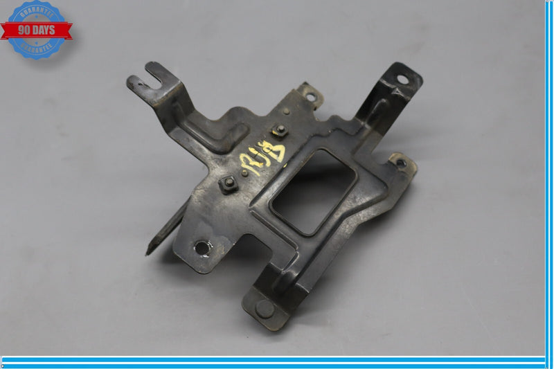 Load image into Gallery viewer, 15-19 Hyundai Genesis G80 Right Side Blind Spot Radar Sensor Bracket Oem
