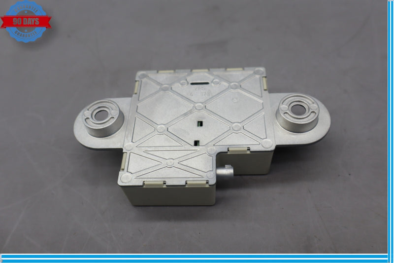 Load image into Gallery viewer, 08-18 BMW 528i 535i F10 Rear Antenna Backup Control Module Unit 6935024 Oem
