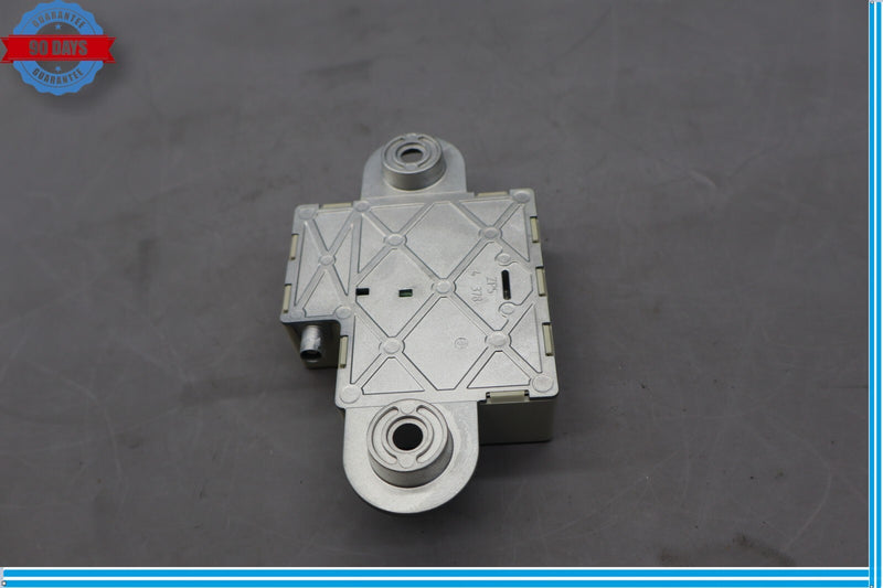 Load image into Gallery viewer, 08-18 BMW 528i 535i F10 Rear Antenna Backup Control Module Unit 6935024 Oem
