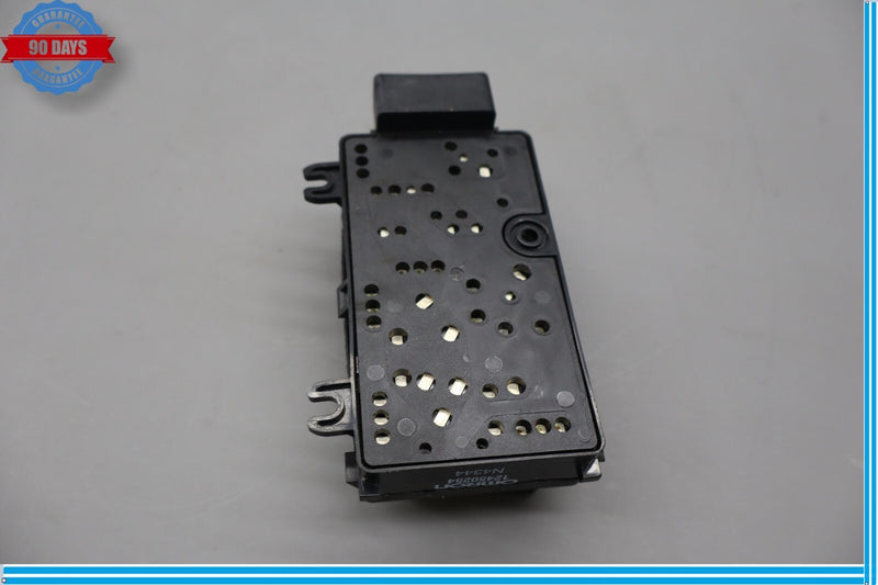 Load image into Gallery viewer, 03-07 Hummer H2 Front Right Passenger Seat Adjustment Control Switch Oem
