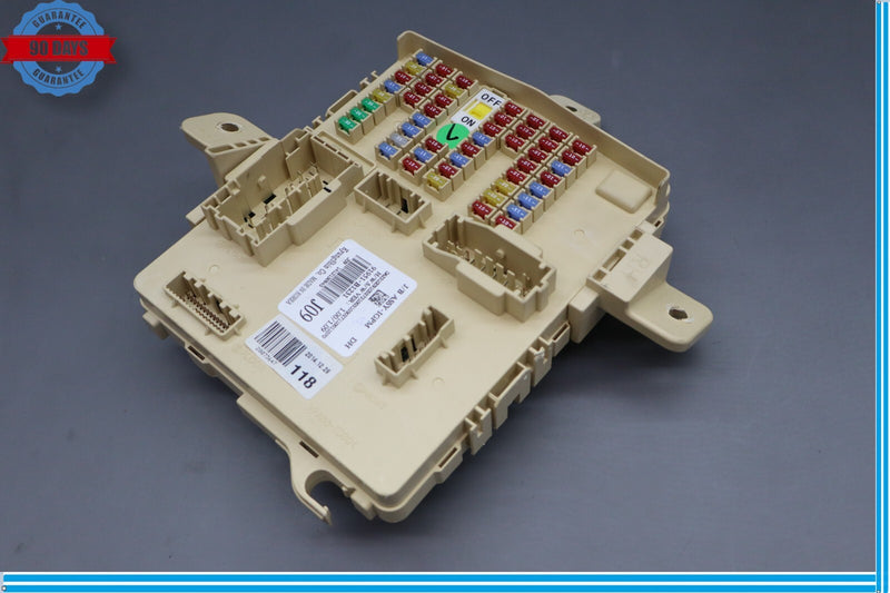 Load image into Gallery viewer, 2015 Hyundai Genesis SIG Dash Fuse Relay Junction Box Fusebox Block Oem
